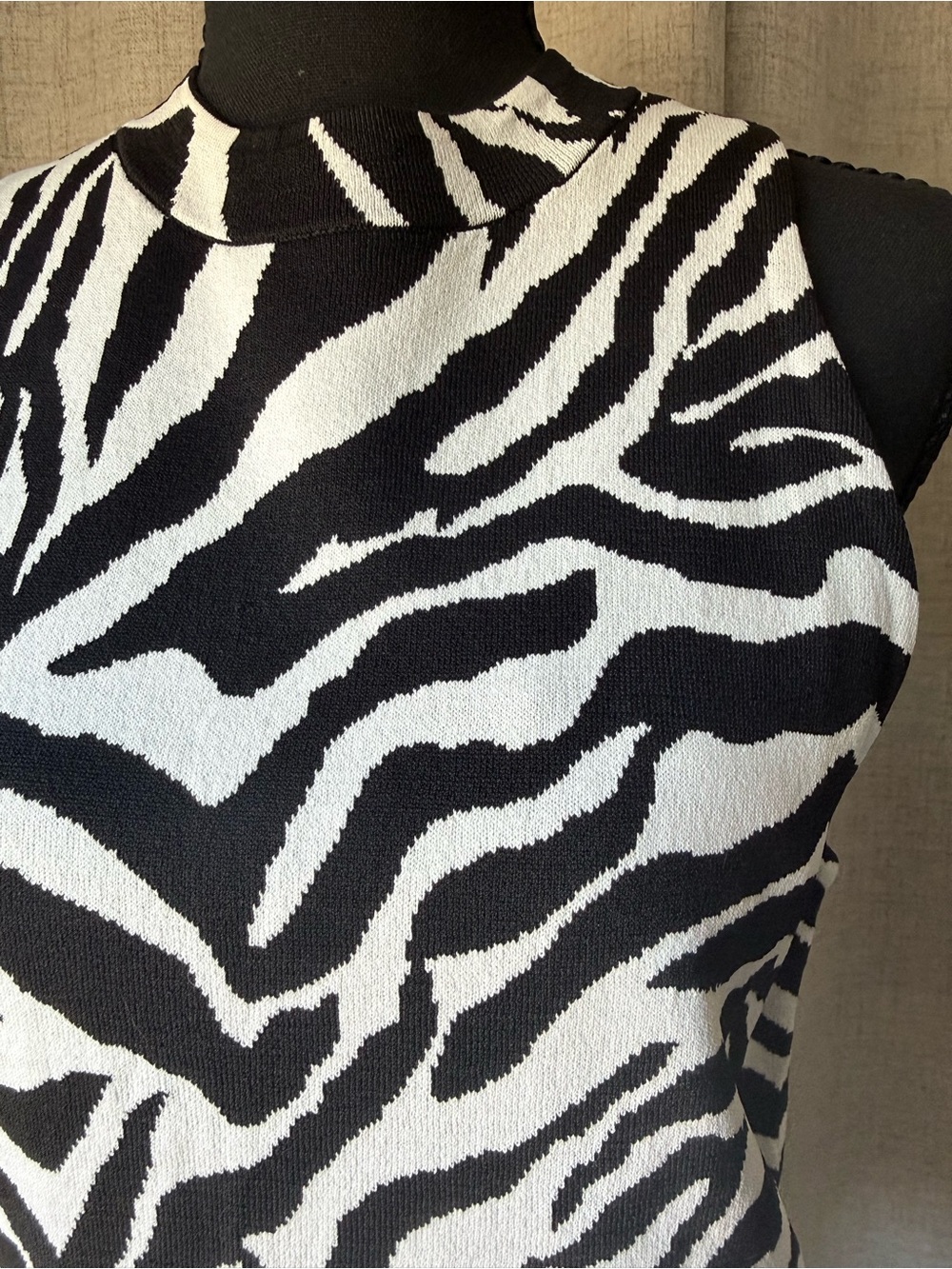 White House Black Market Zebra Print Sleeveless Tank Top – Size L - Picture 3 of 4